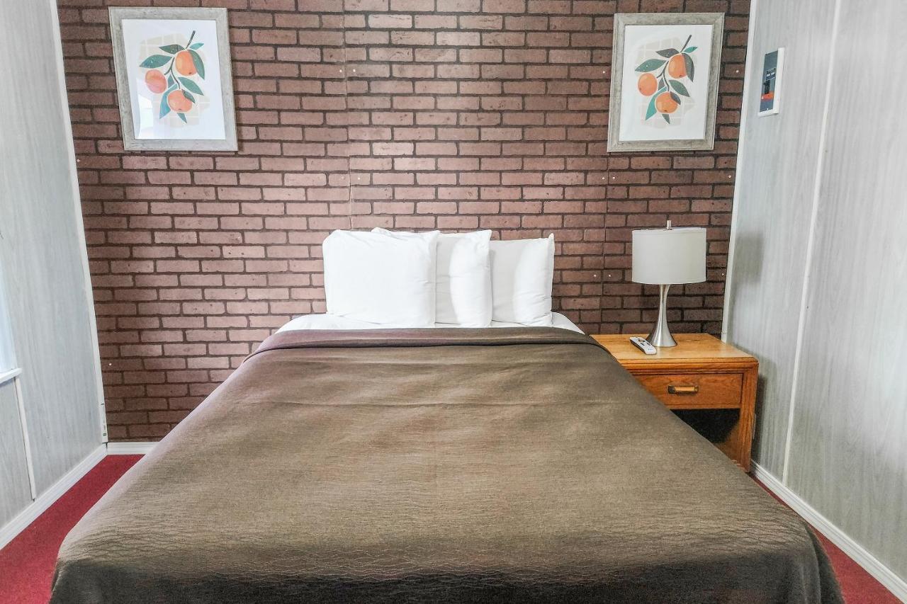 Oyo Hotel Colby, Ks Dış mekan fotoğraf