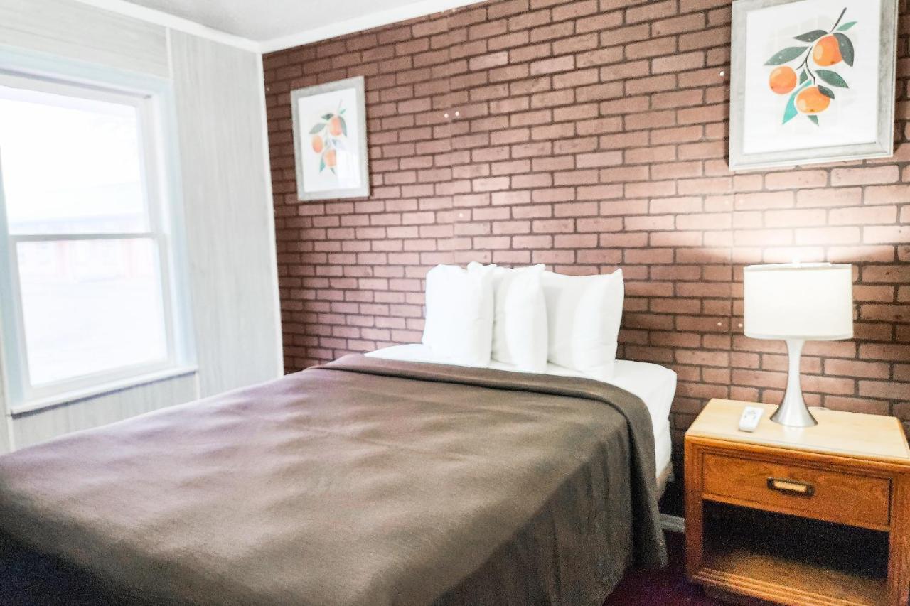 Oyo Hotel Colby, Ks Dış mekan fotoğraf