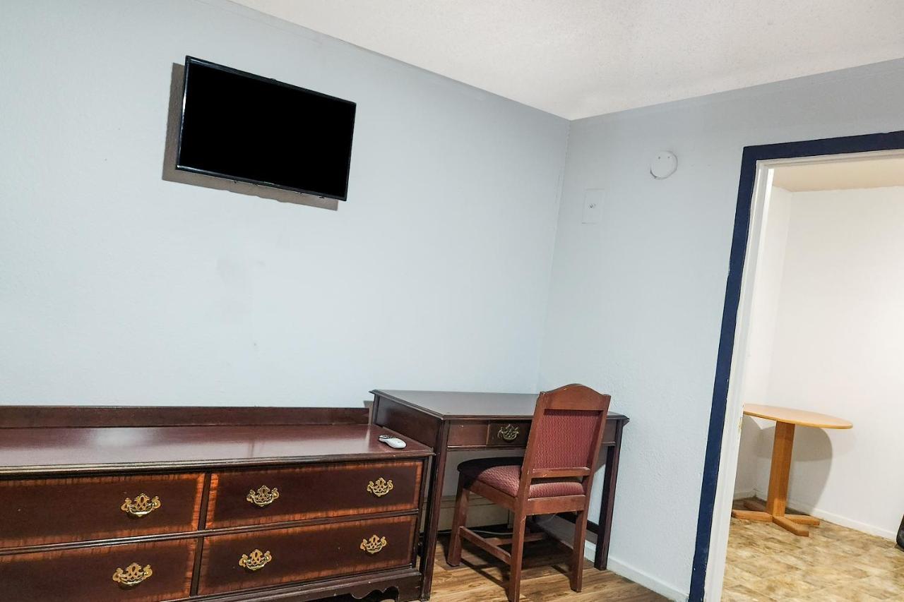 Oyo Hotel Colby, Ks Dış mekan fotoğraf